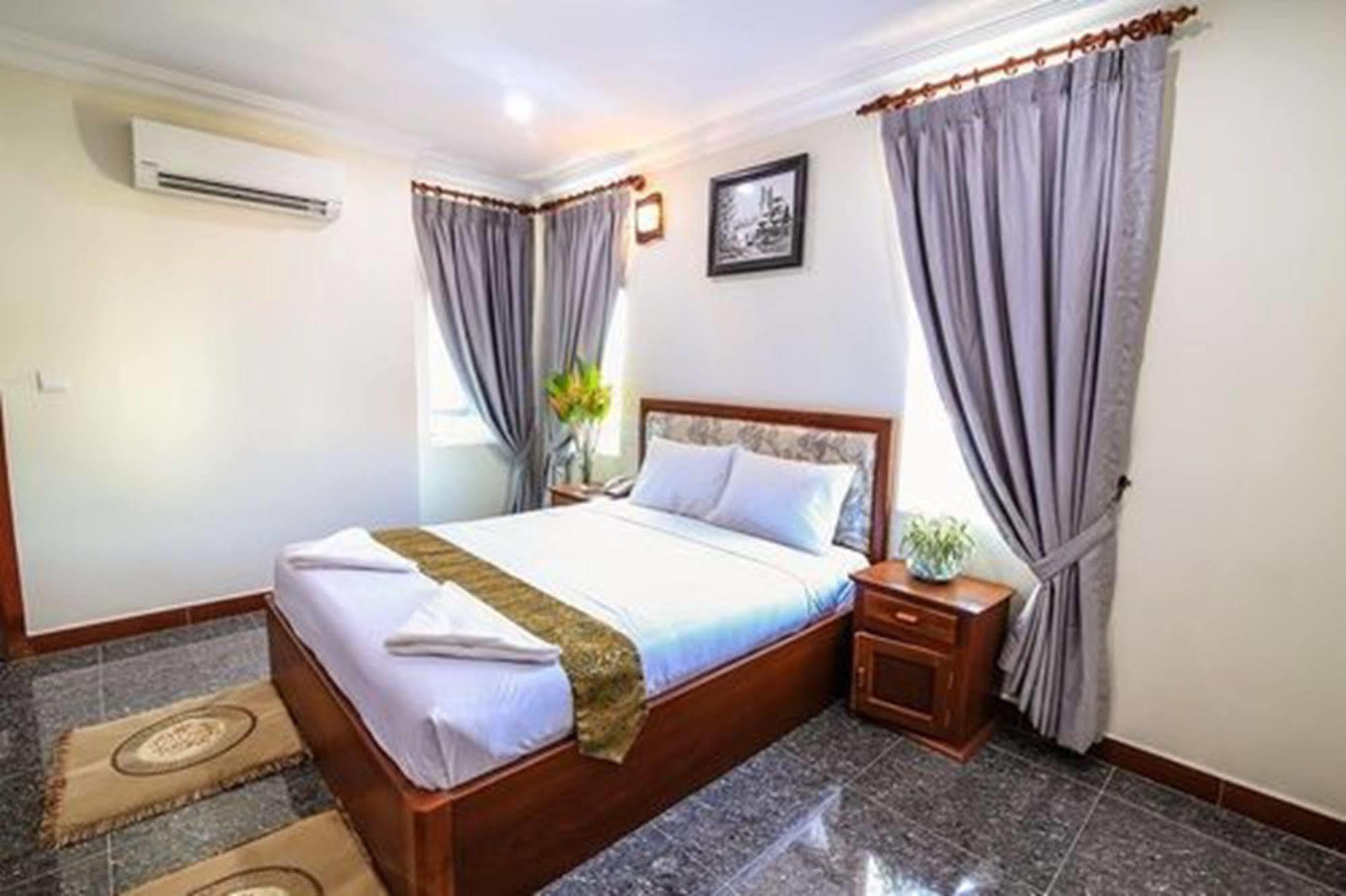 Tan Tower Hotel พนมเปญ ภายนอก รูปภาพ