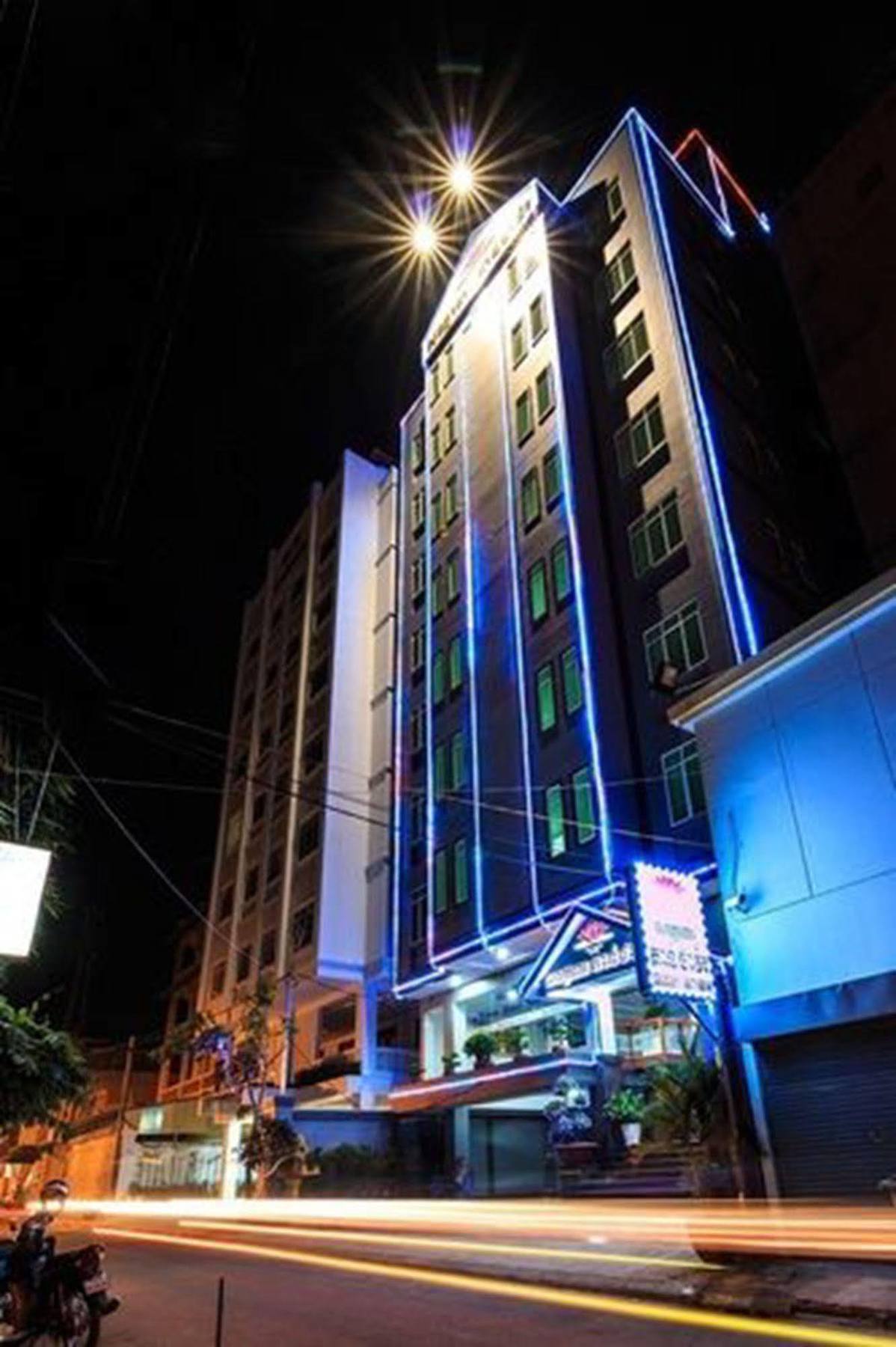 Tan Tower Hotel พนมเปญ ภายนอก รูปภาพ